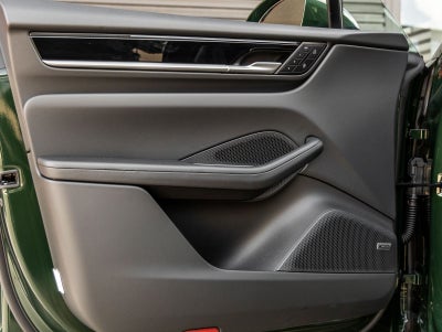 2025 Porsche Macan 4 Electric