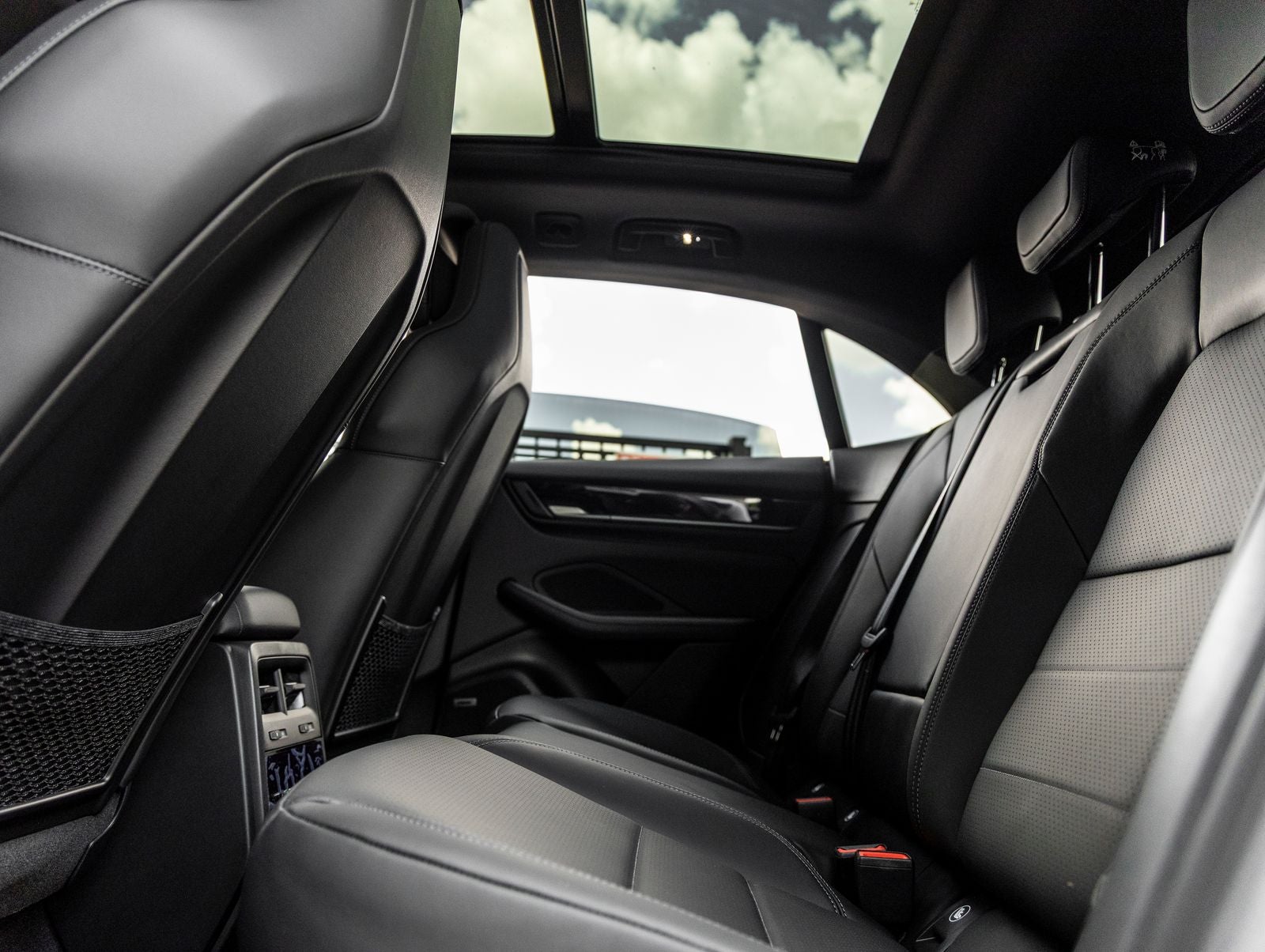 2025 Porsche Macan 4 Electric