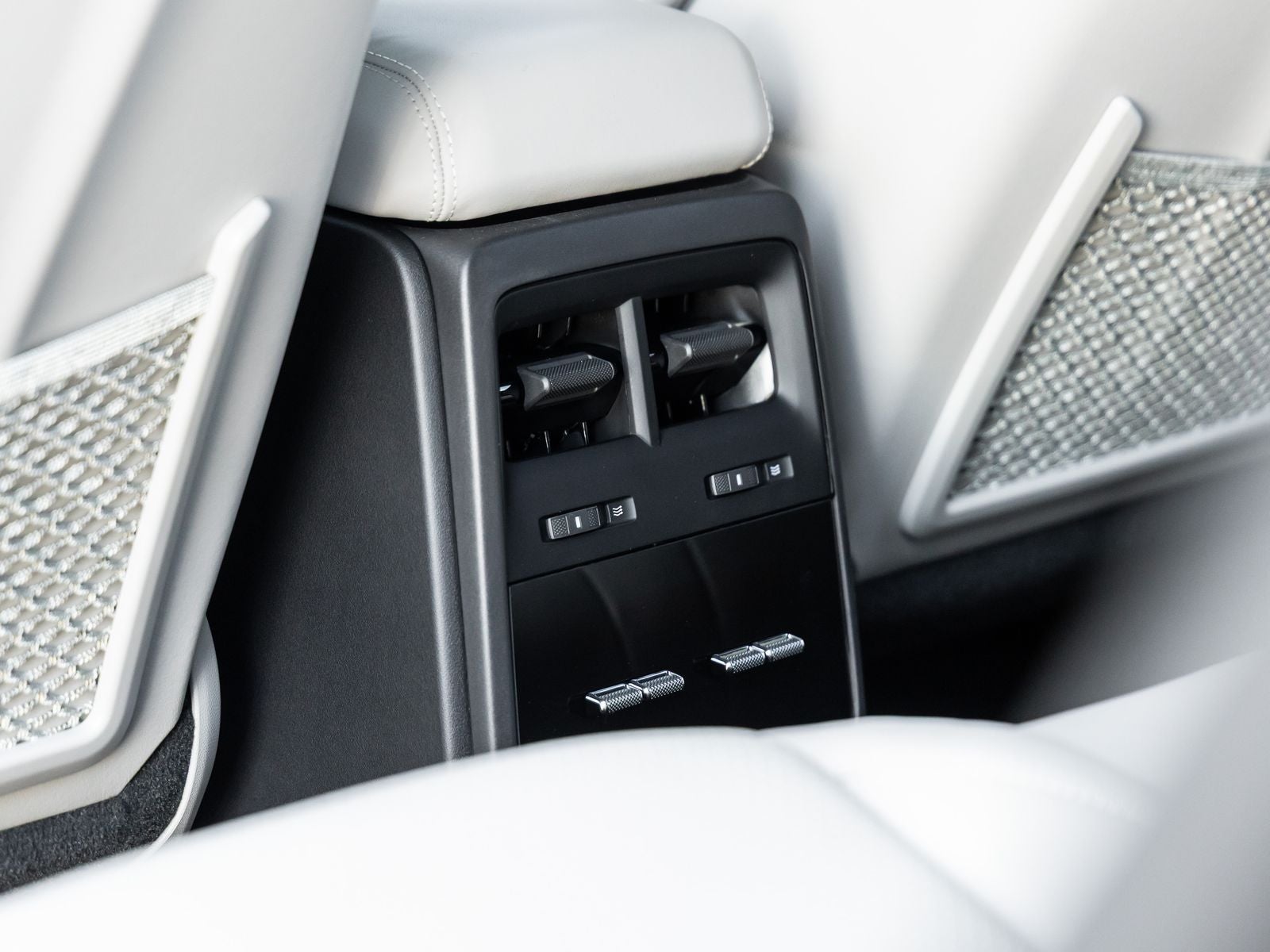2025 Porsche Macan Electric 4