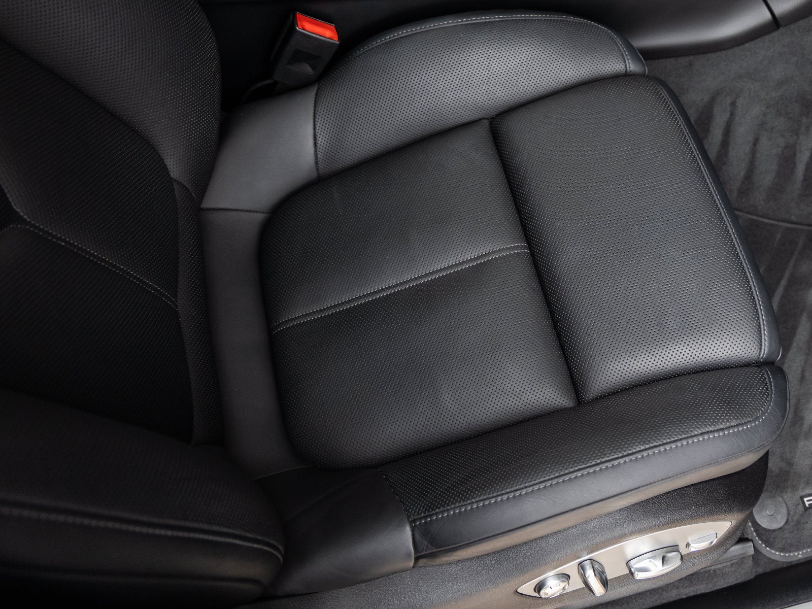 2019 Porsche Macan Macan S