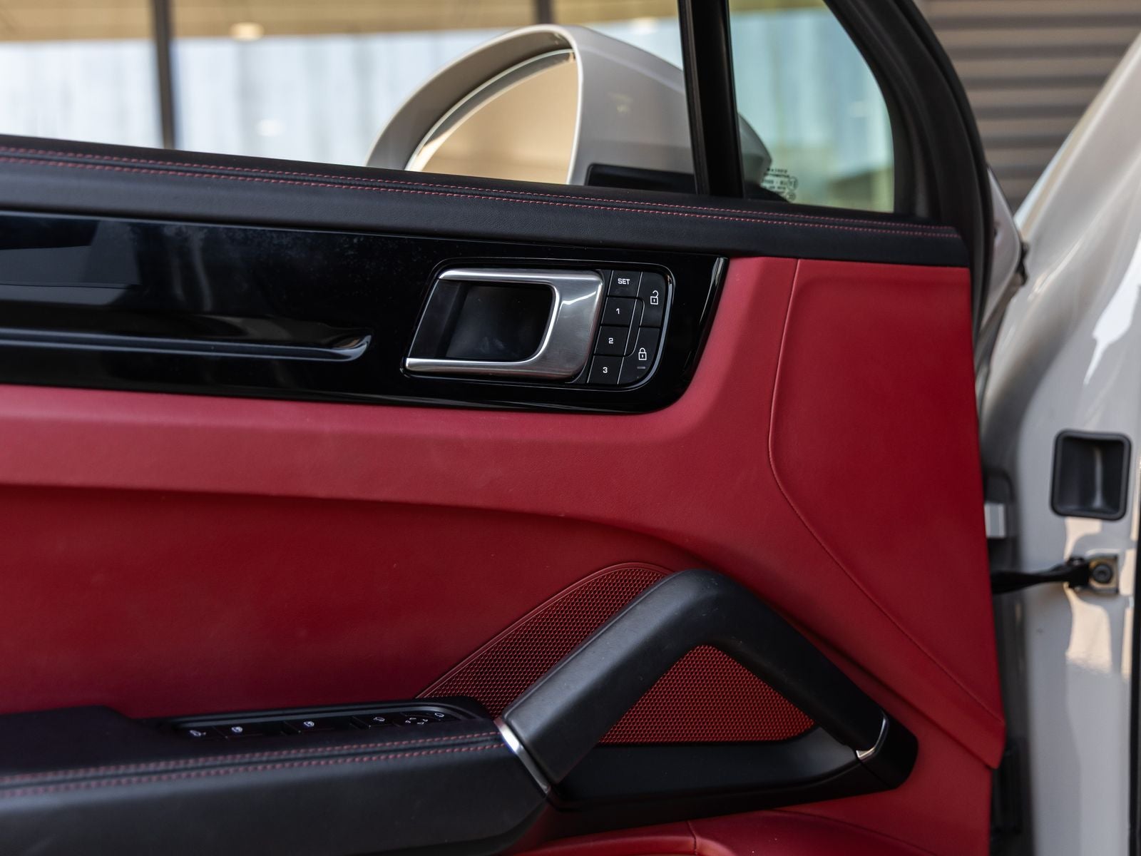 2023 Porsche Cayenne S Platinum Edition