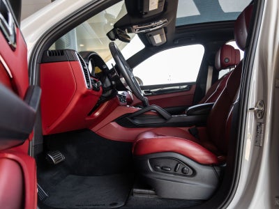 2023 Porsche Cayenne S Platinum Edition