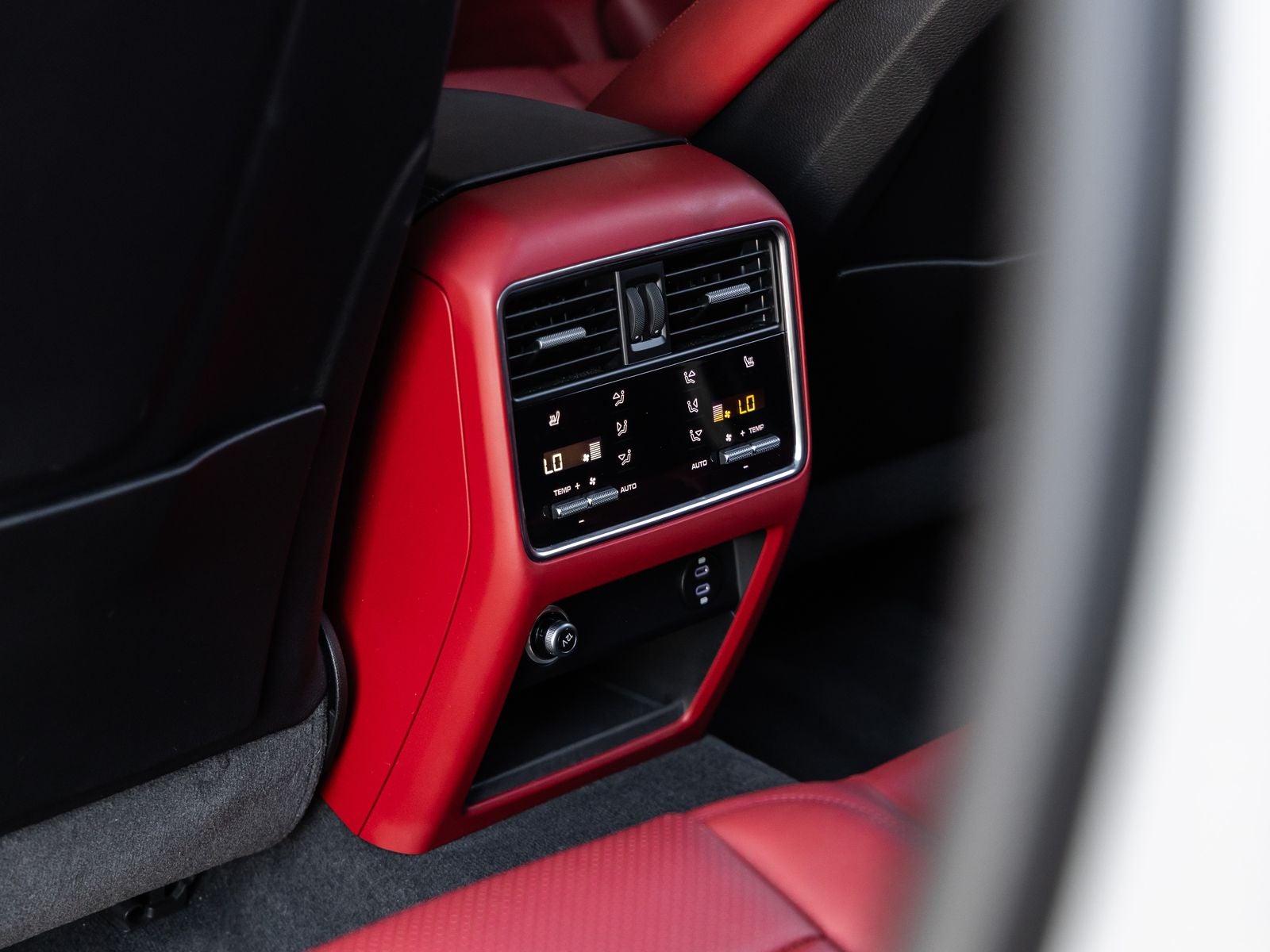 2023 Porsche Cayenne S Platinum Edition