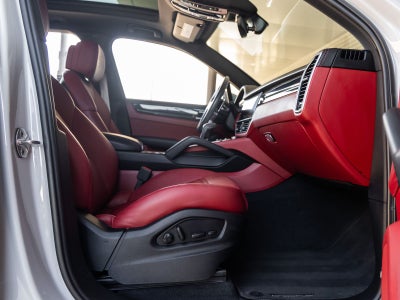 2023 Porsche Cayenne S Platinum Edition