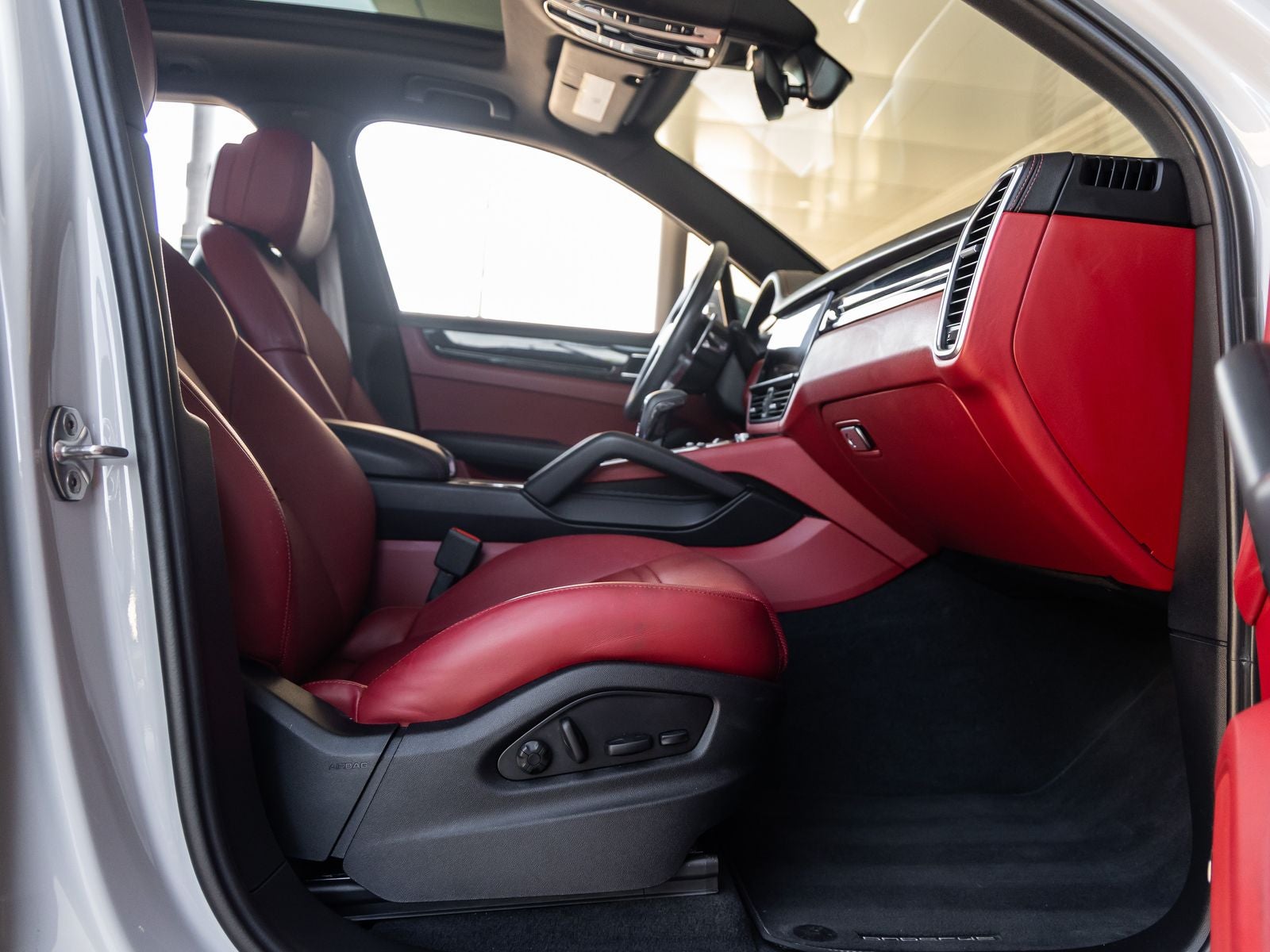 2023 Porsche Cayenne S Platinum Edition