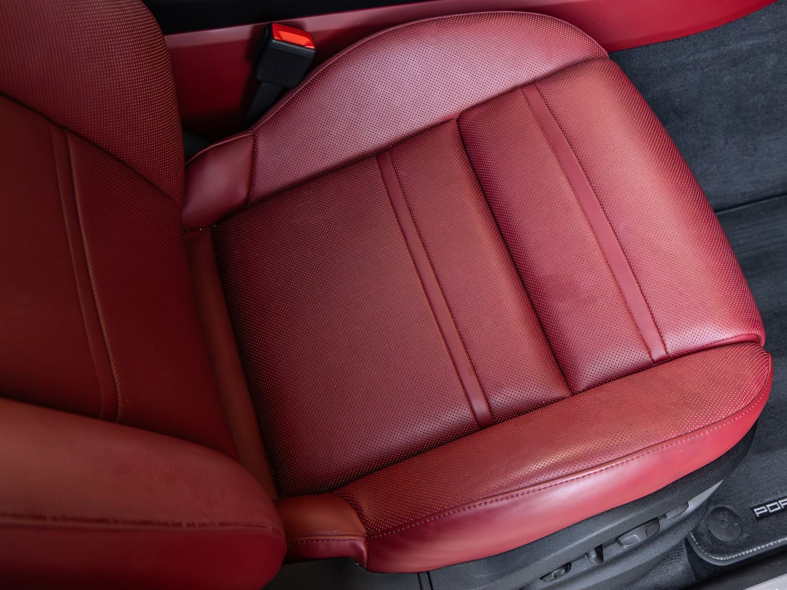 2023 Porsche Cayenne S Platinum Edition