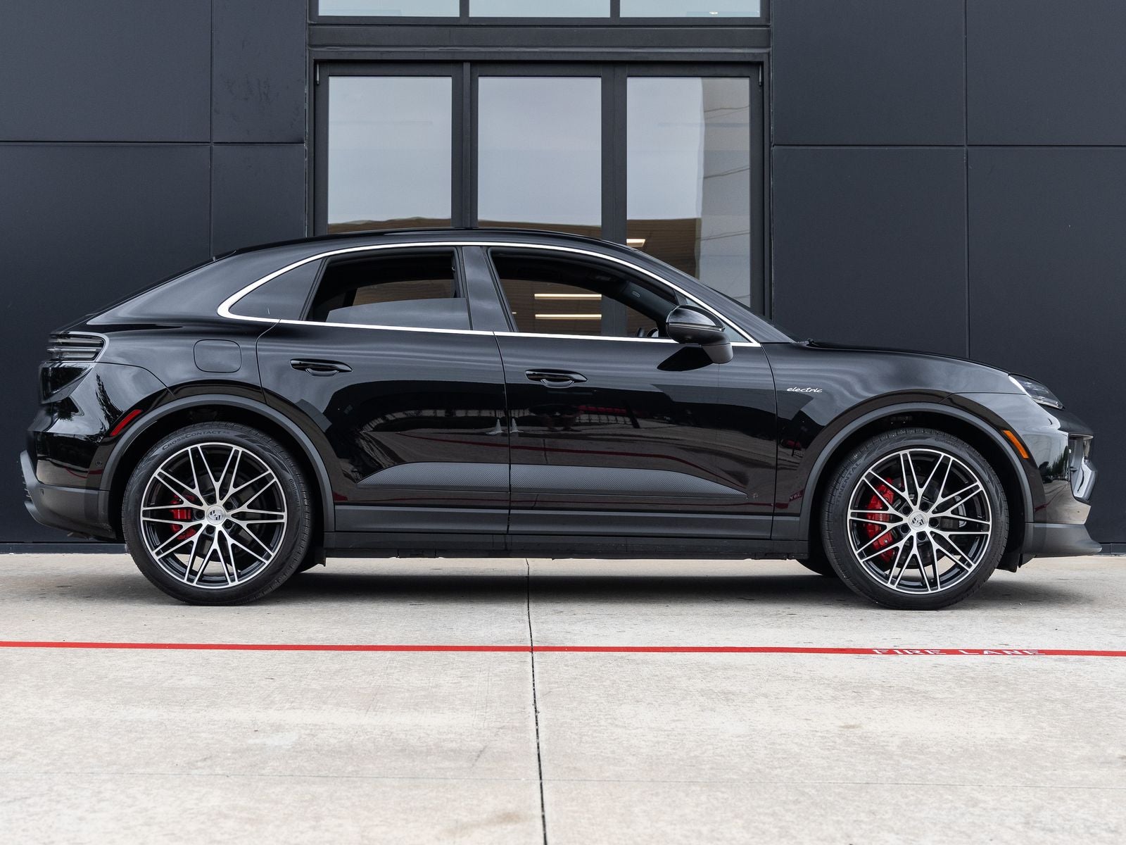 2025 Porsche Macan Macan 4S Electric