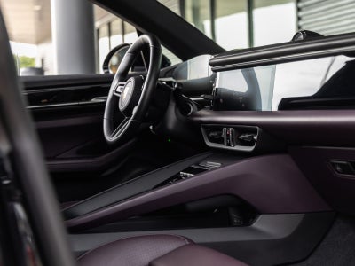 2025 Porsche Macan Macan 4S Electric