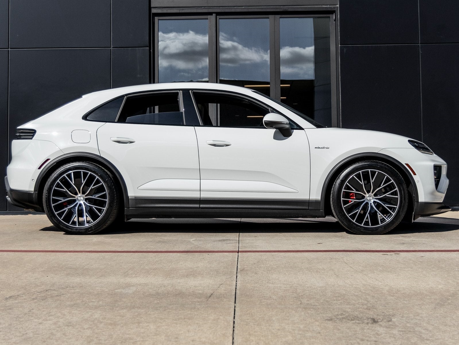 2025 Porsche Macan Electric 4S