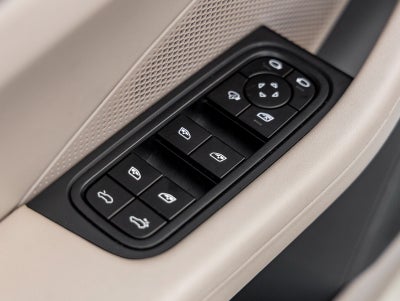 2025 Porsche Macan Electric 4S