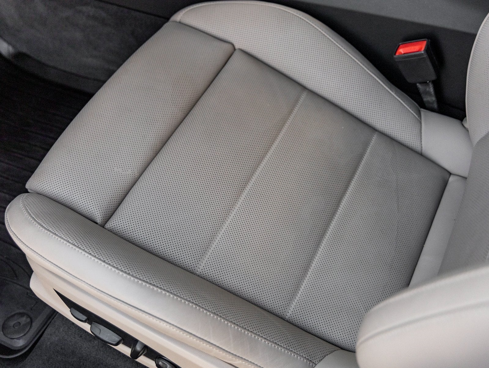 2025 Porsche Macan Electric 4S