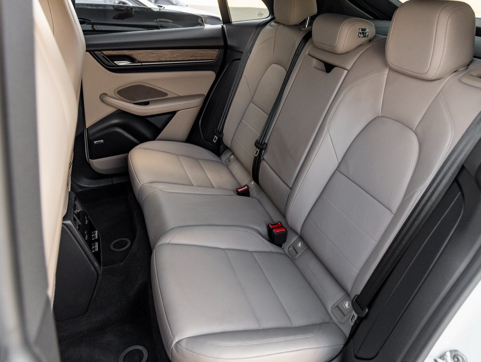 2025 Porsche Macan Electric 4S