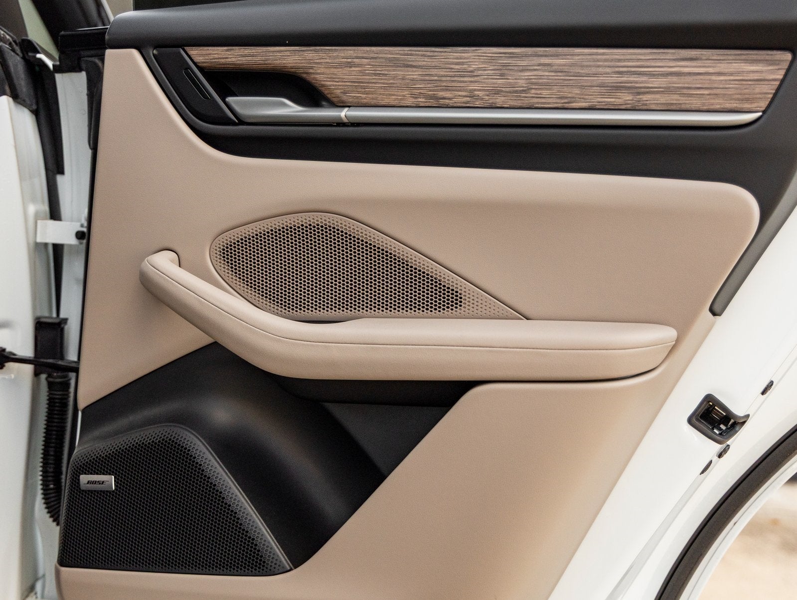 2025 Porsche Macan Electric 4S