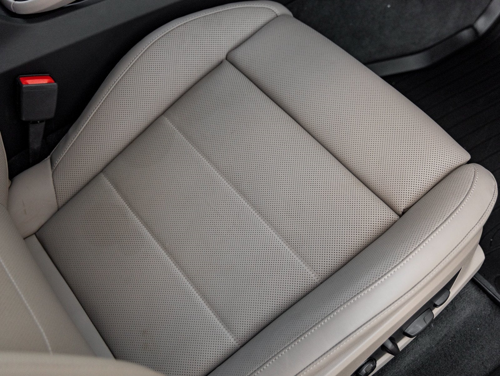 2025 Porsche Macan Electric 4S