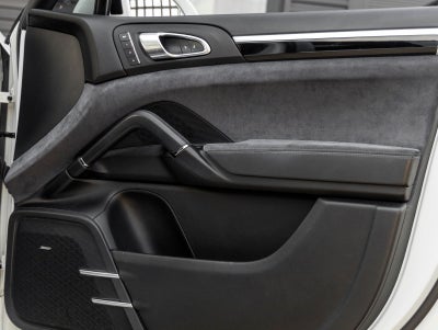 2017 Porsche Cayenne GTS