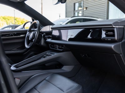 2025 Porsche Macan Electric