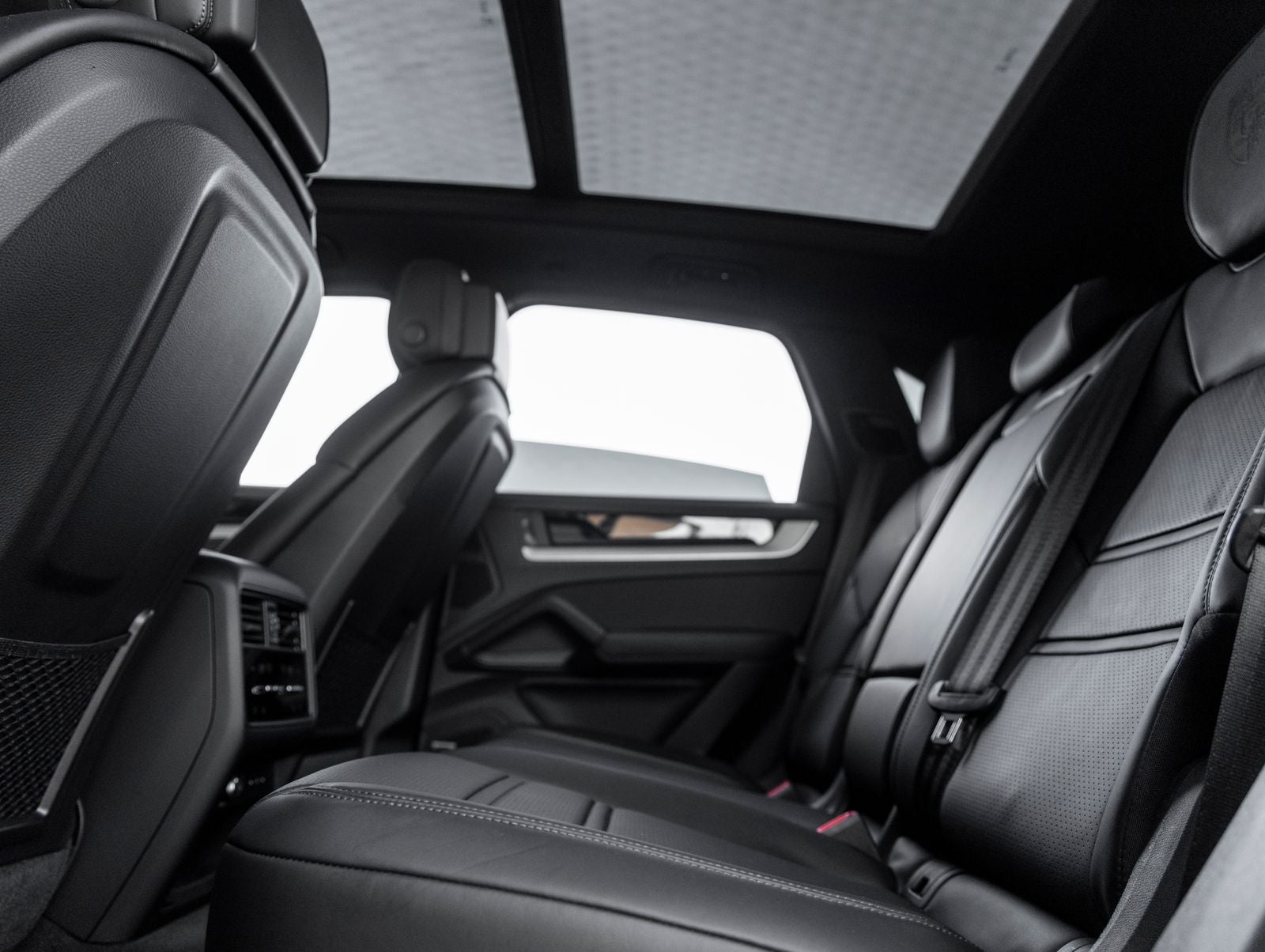 2024 Porsche Cayenne E-Hybrid Base
