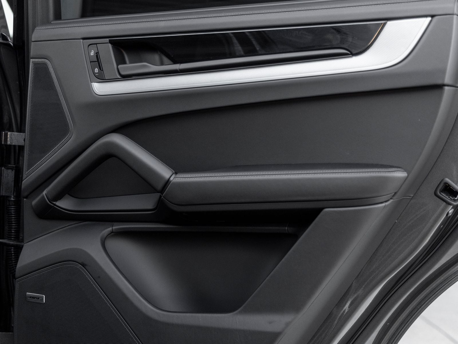 2024 Porsche Cayenne E-Hybrid Base