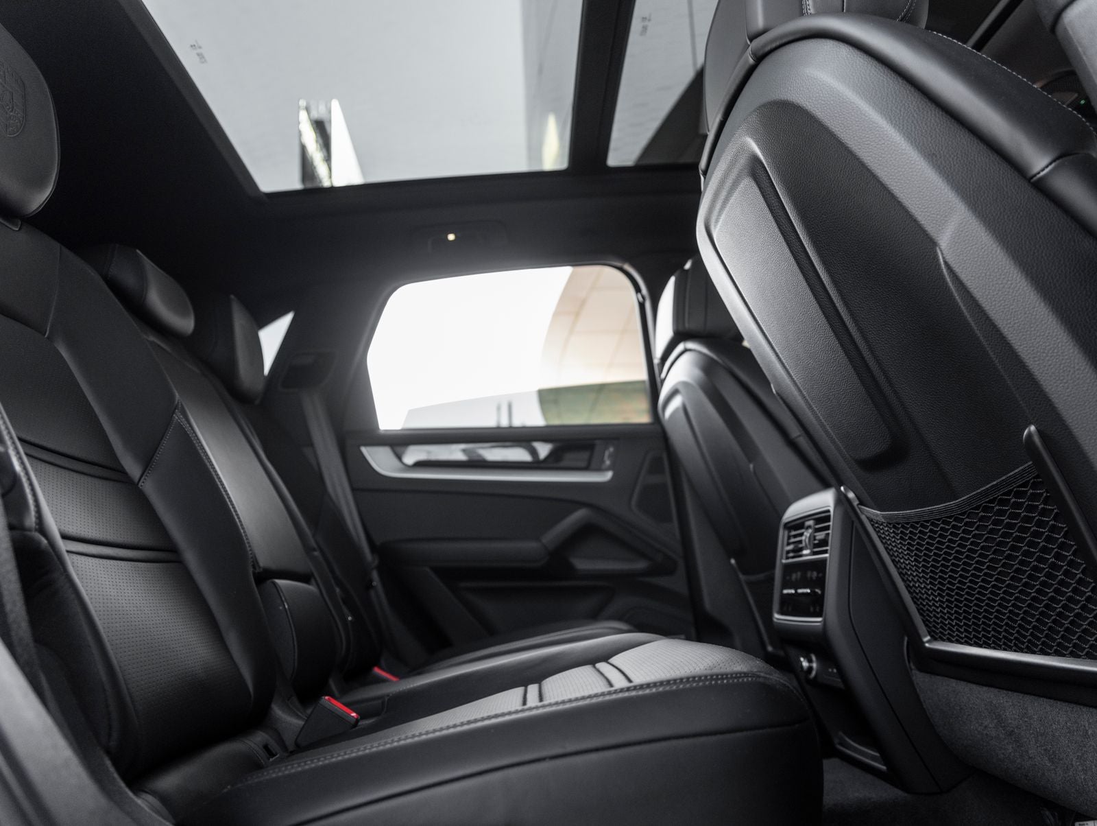 2024 Porsche Cayenne E-Hybrid Base