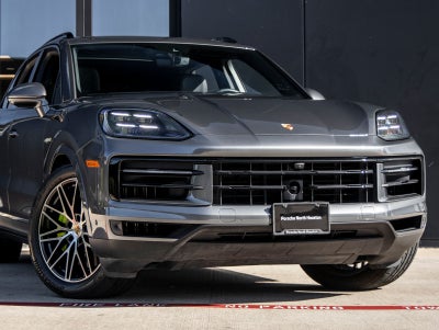 2024 Porsche Cayenne E-Hybrid Base