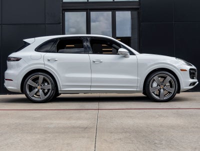 2023 Porsche Cayenne Turbo