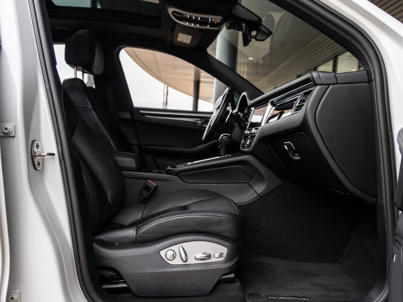 2022 Porsche Macan S