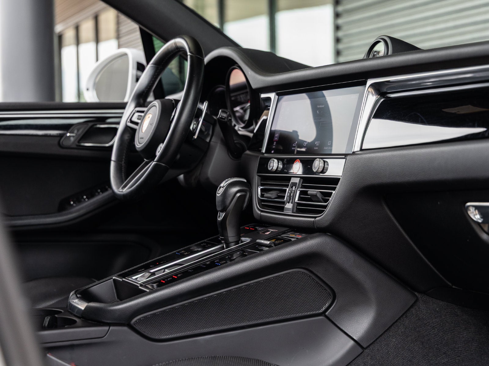 2022 Porsche Macan S