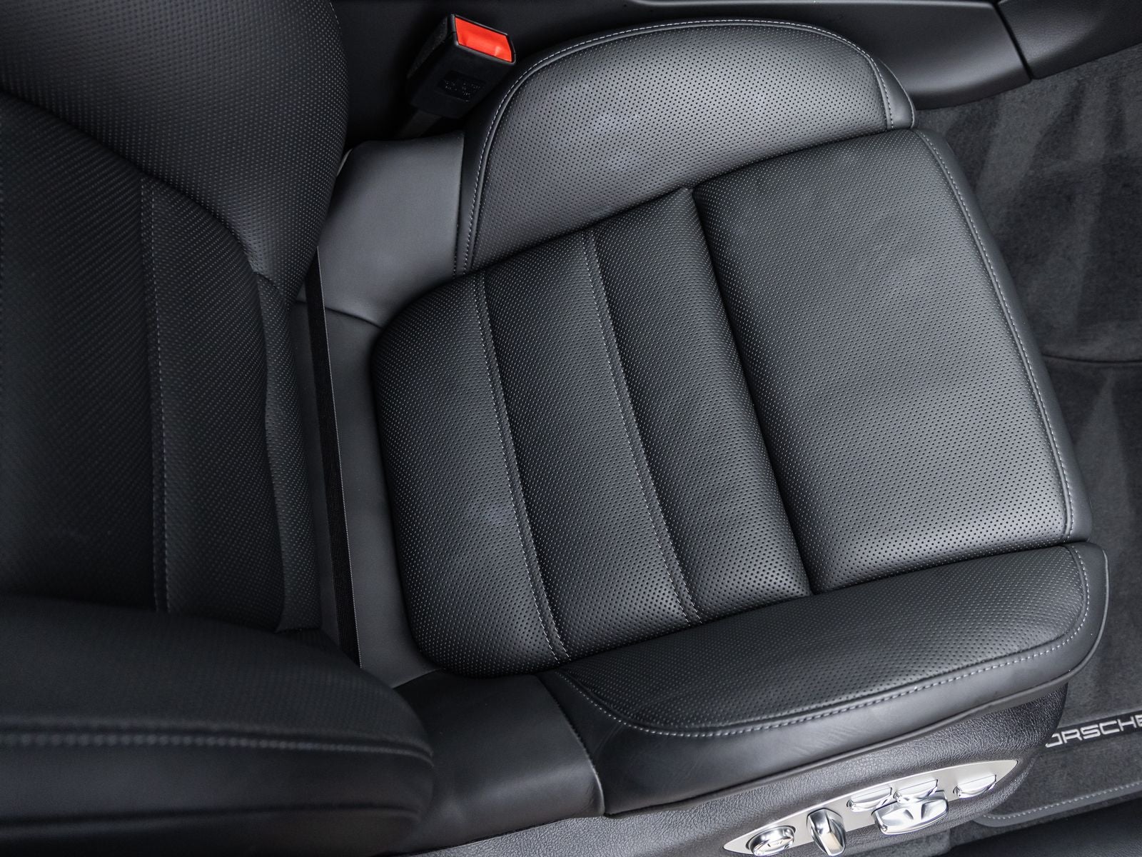 2022 Porsche Macan S