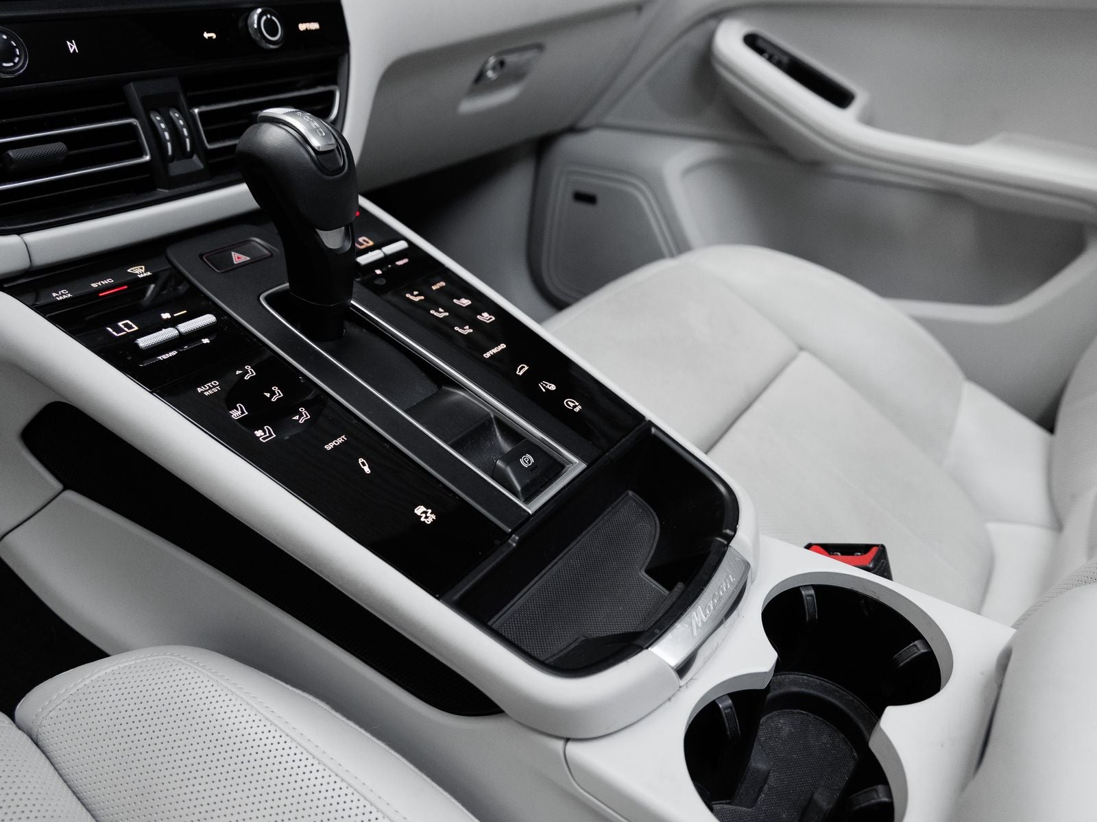 2022 Porsche Macan S