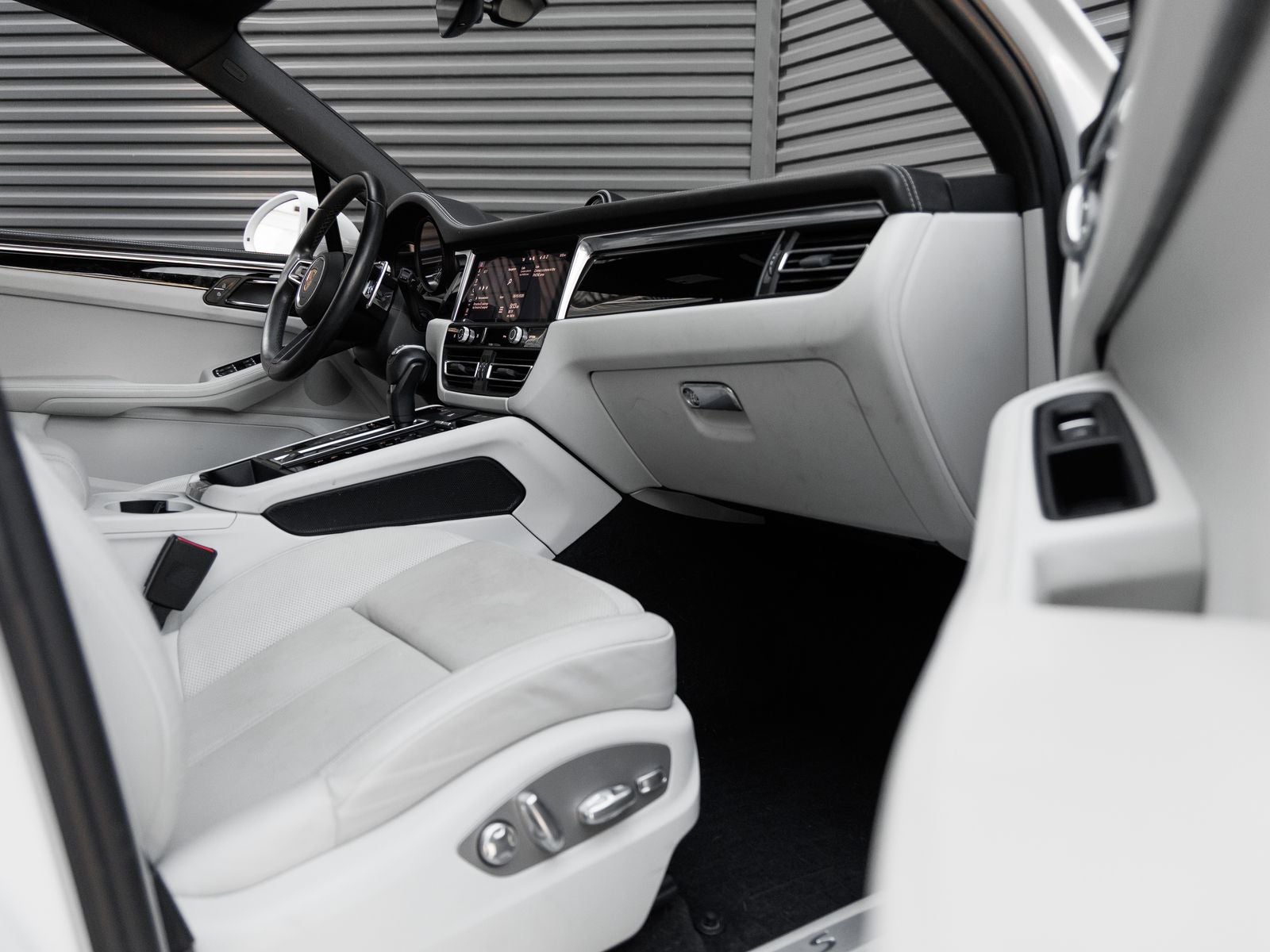 2022 Porsche Macan S