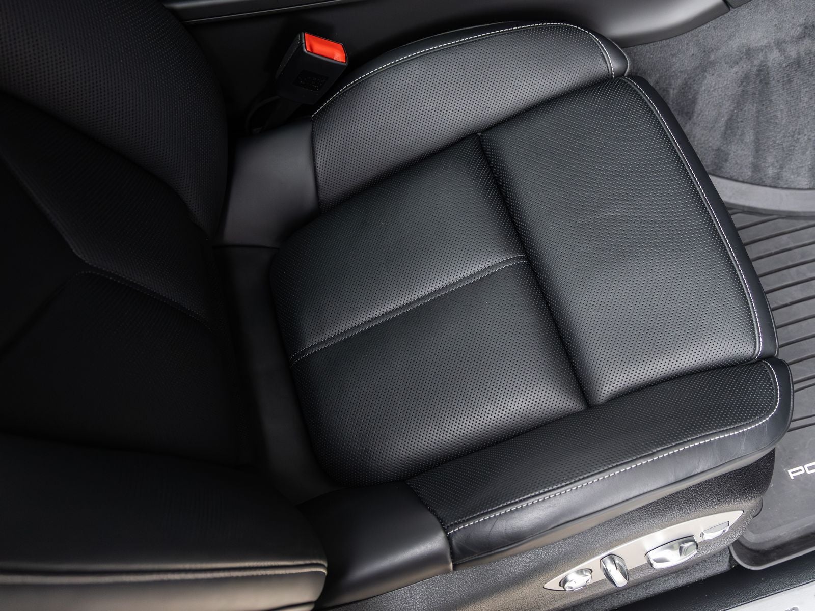 2024 Porsche Macan S