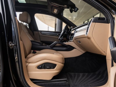 2023 Porsche Cayenne Cayenne GTS (MY23)