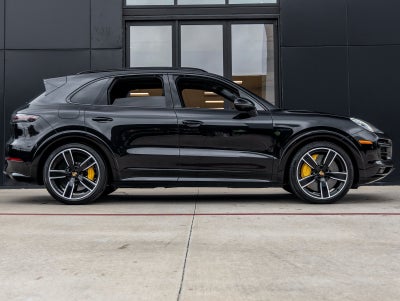 2022 Porsche Cayenne E-Hybrid Cayenne Turbo S E-Hybrid (MY22)
