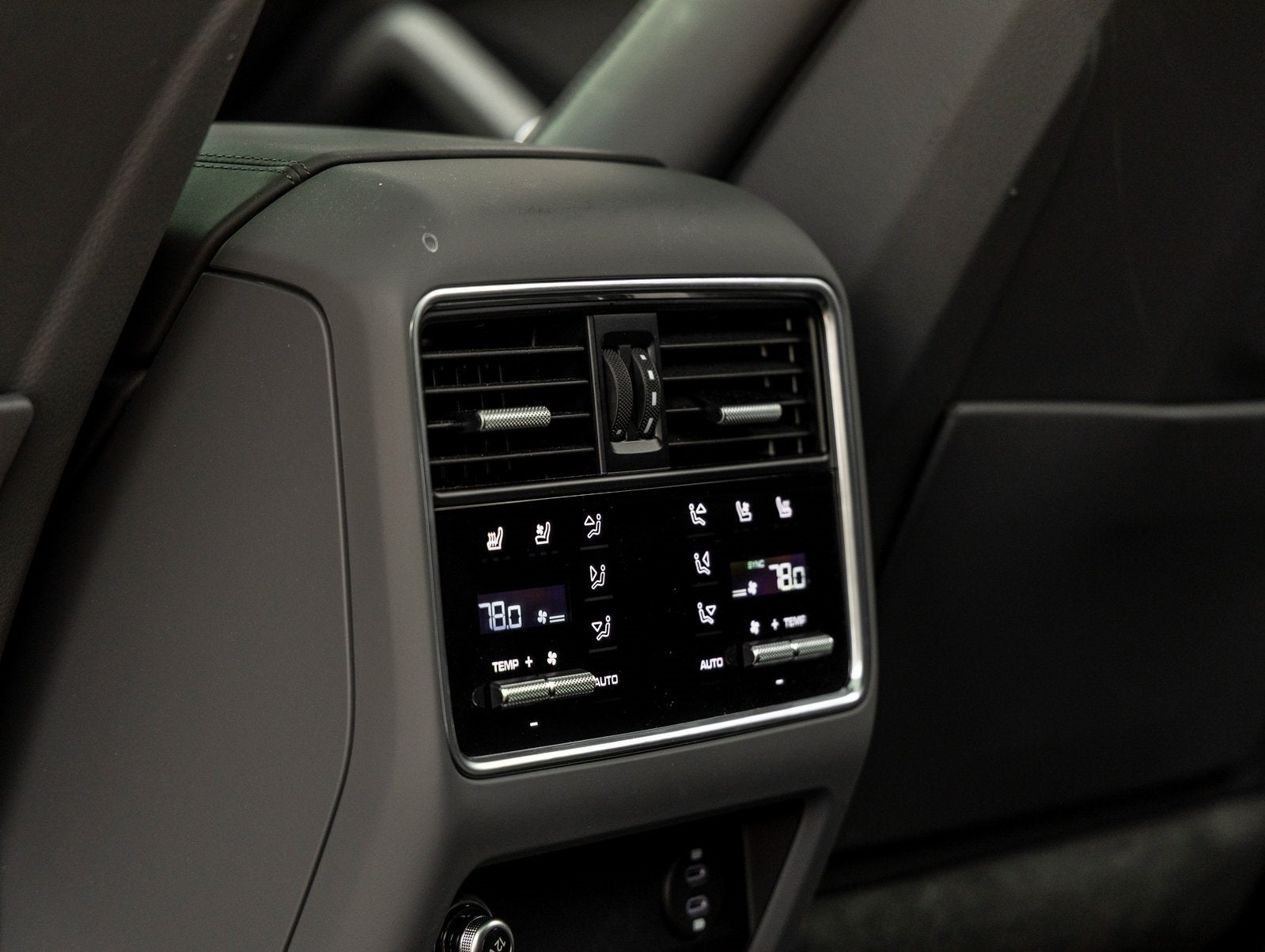 2022 Porsche Cayenne E-Hybrid Cayenne Turbo S E-Hybrid (MY22)