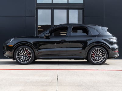 2025 Porsche Cayenne Turbo E-Hybrid