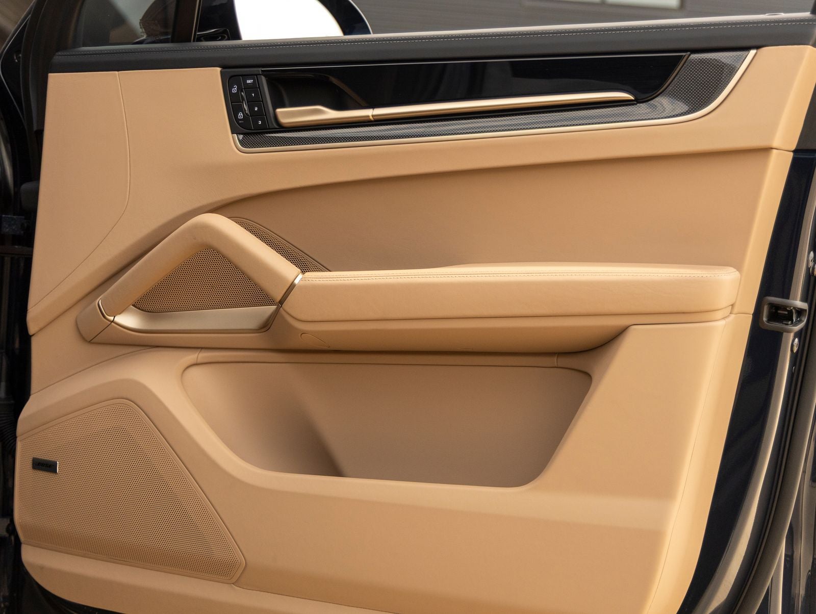 2025 Porsche Cayenne E-Hybrid Turbo