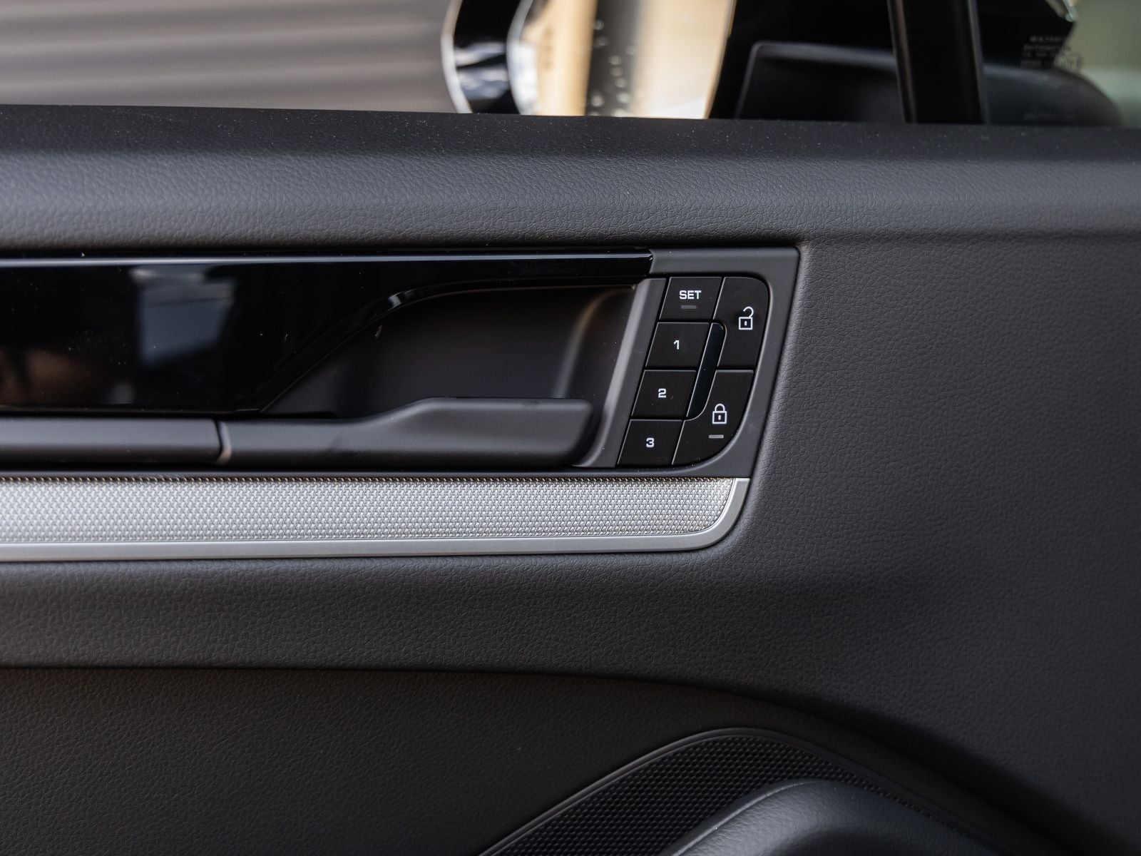 2025 Porsche Cayenne E-Hybrid Coupe