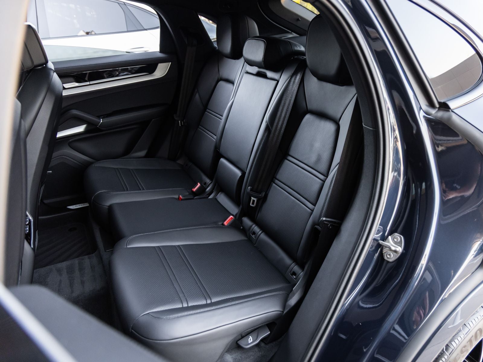 2025 Porsche Cayenne S Coupe