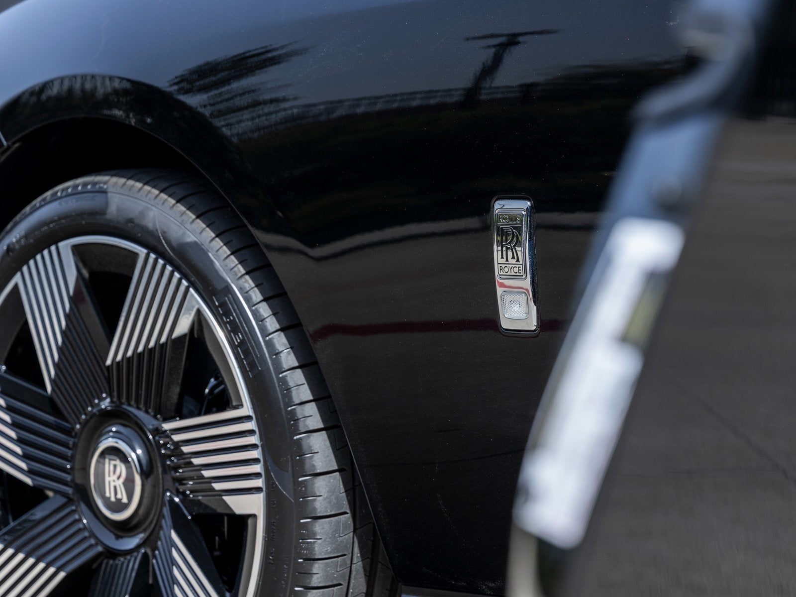 2025 Rolls-Royce Spectre Base