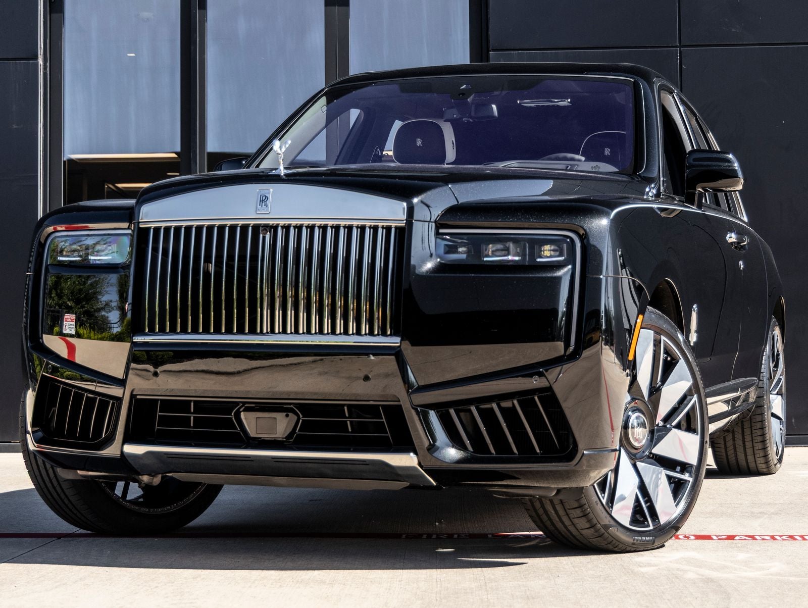 2027 Rolls-Royce Cullinan Base