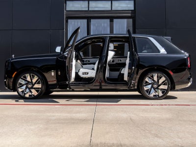 2027 Rolls-Royce Cullinan Base