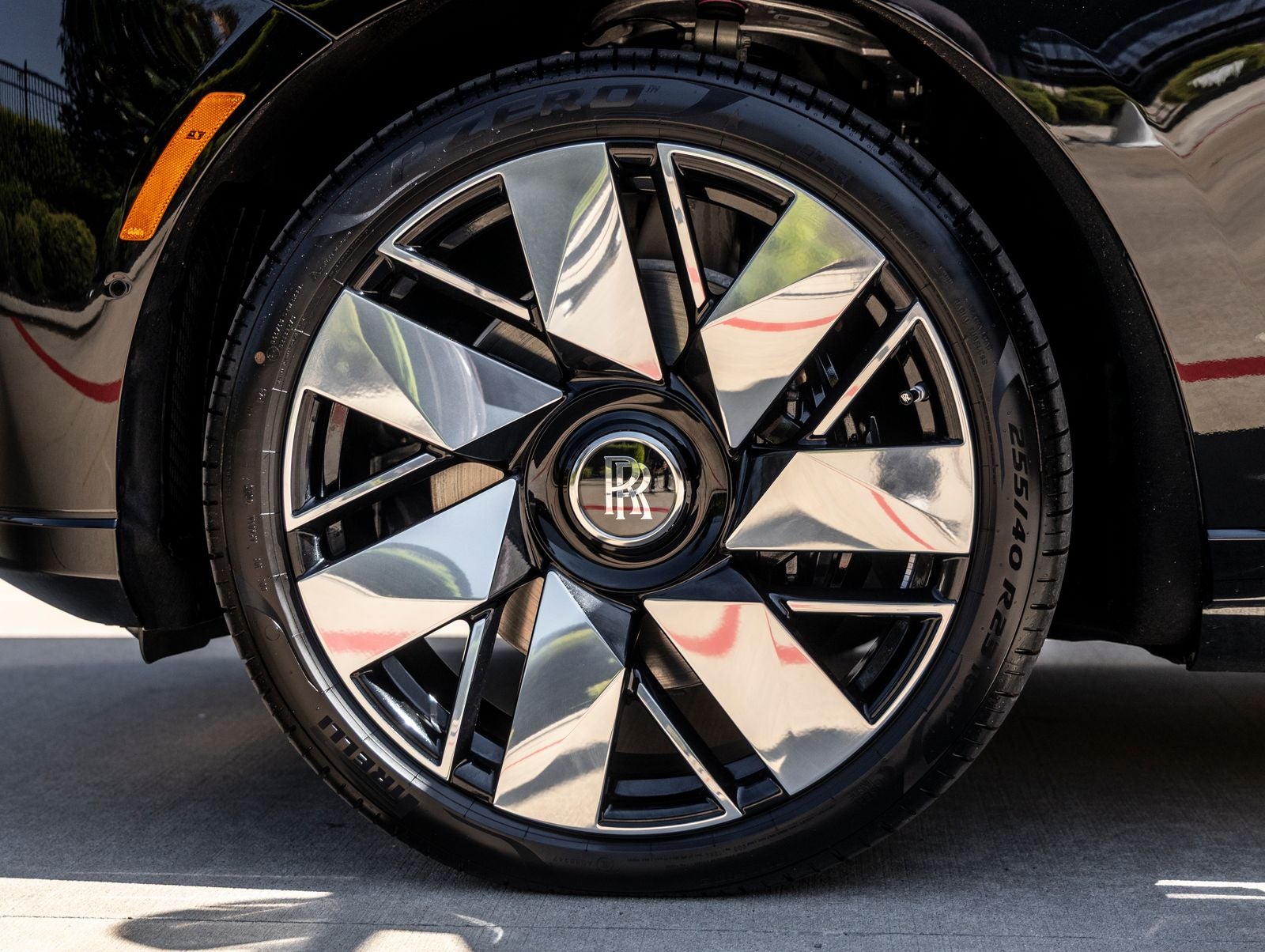 2027 Rolls-Royce Cullinan Base