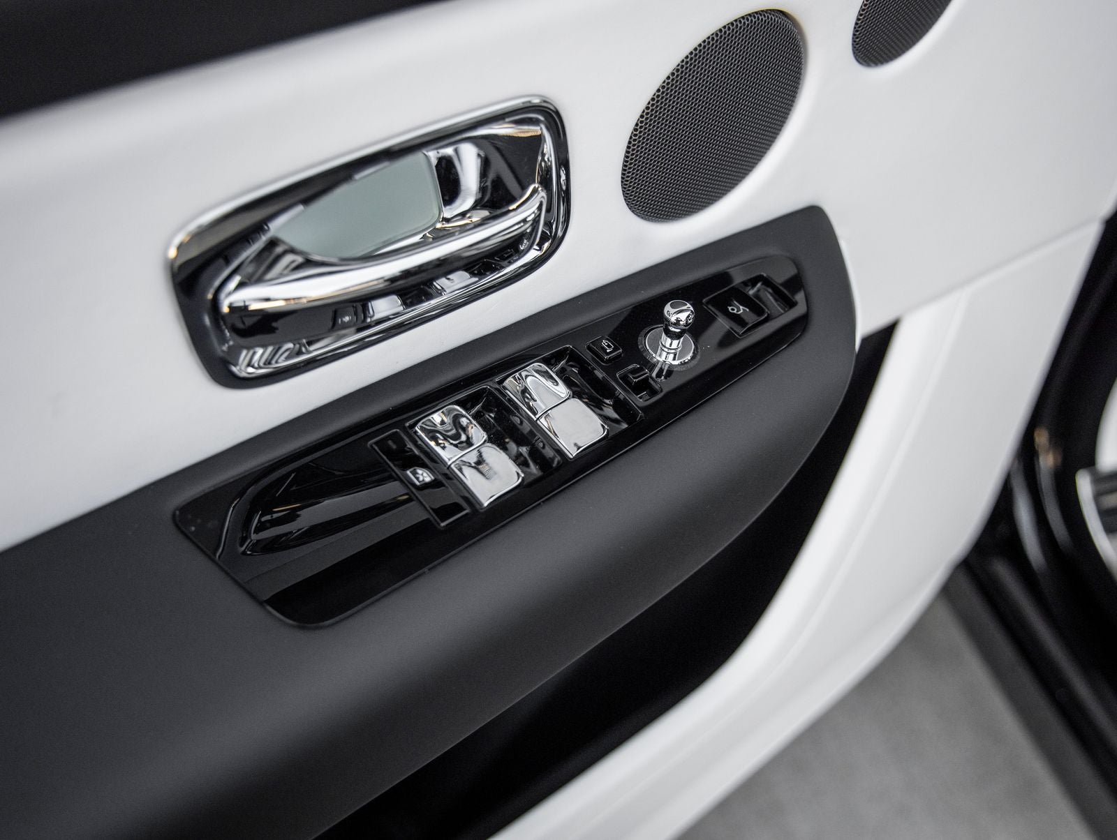 2027 Rolls-Royce Cullinan Base