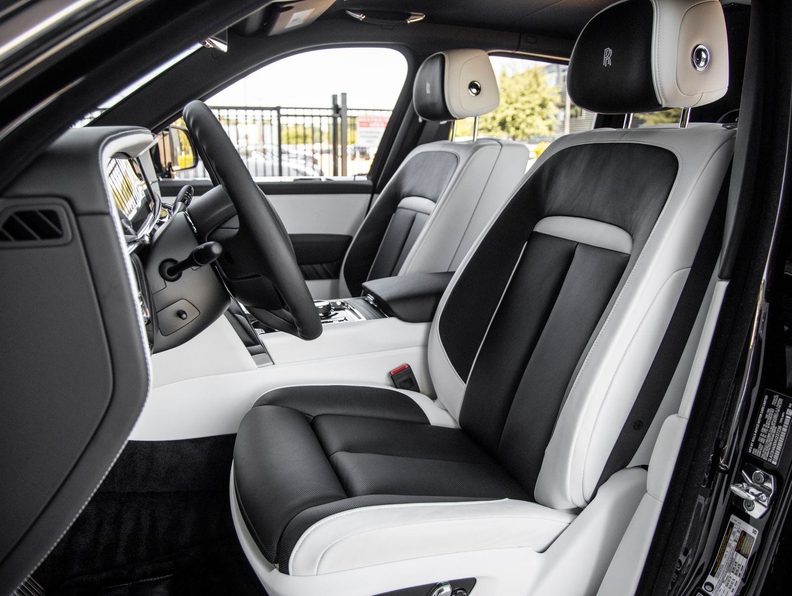 2027 Rolls-Royce Cullinan Base