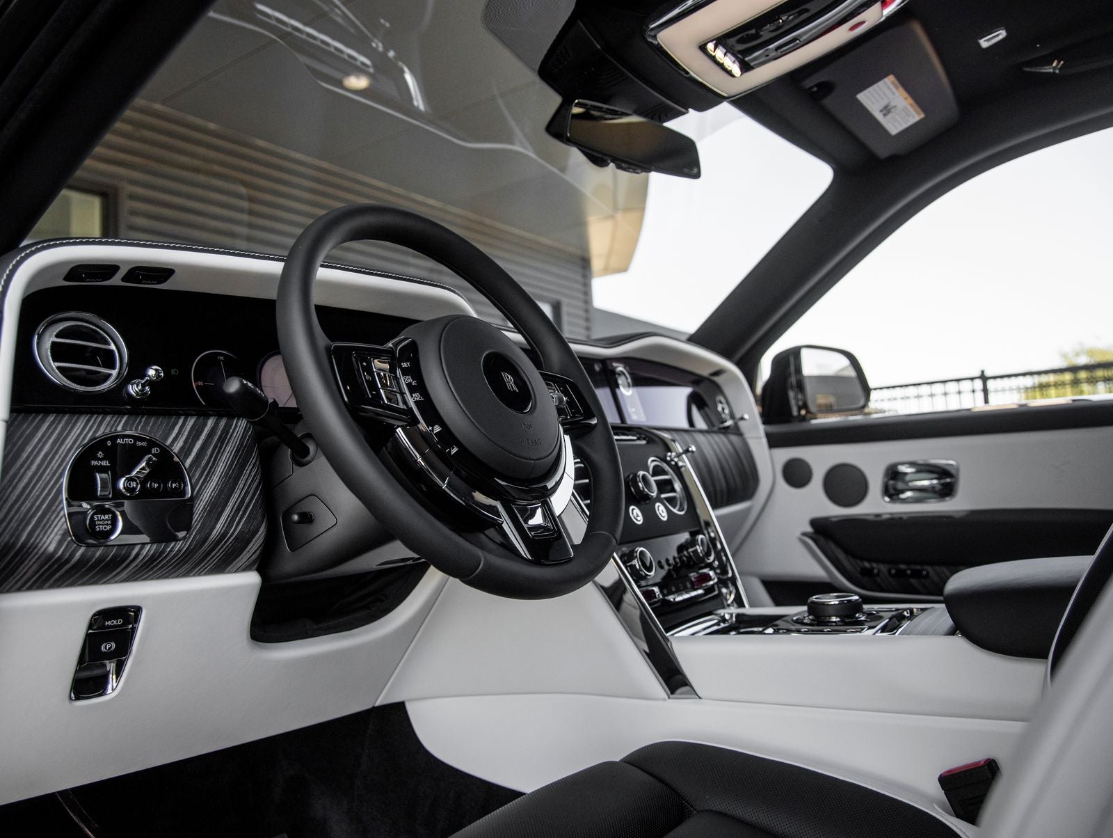 2027 Rolls-Royce Cullinan Base