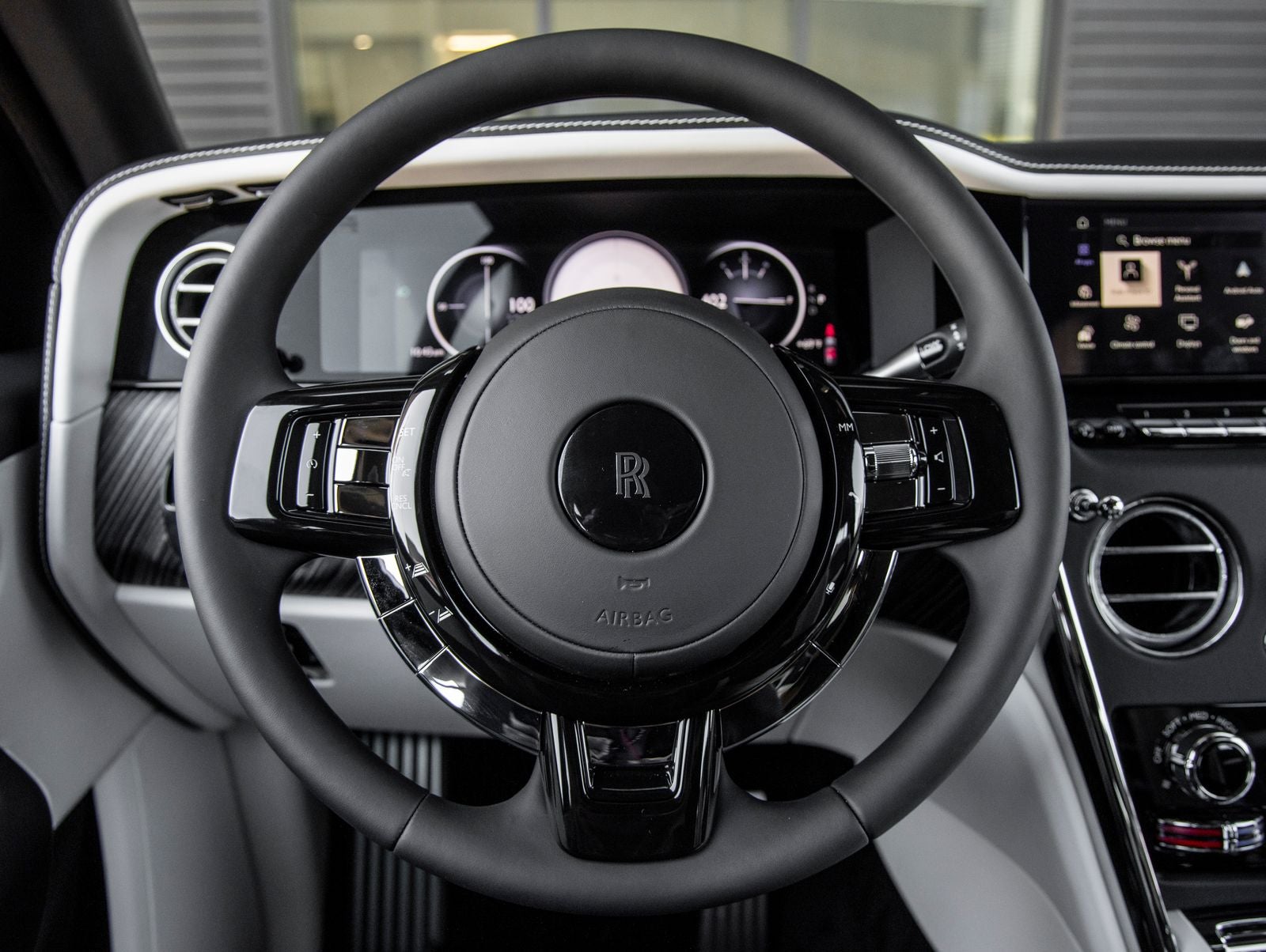 2027 Rolls-Royce Cullinan Base