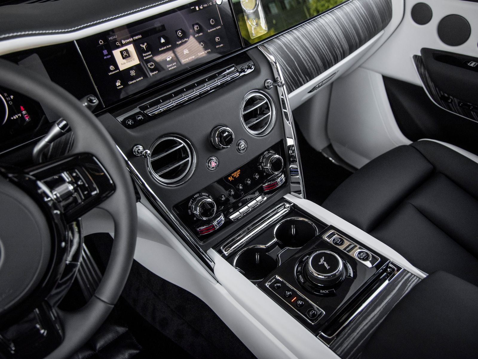 2027 Rolls-Royce Cullinan Base