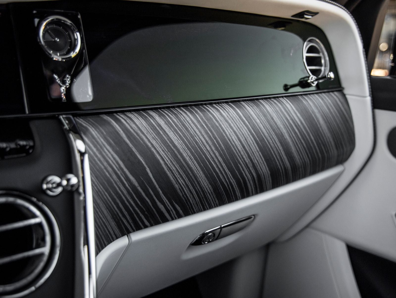 2027 Rolls-Royce Cullinan Base