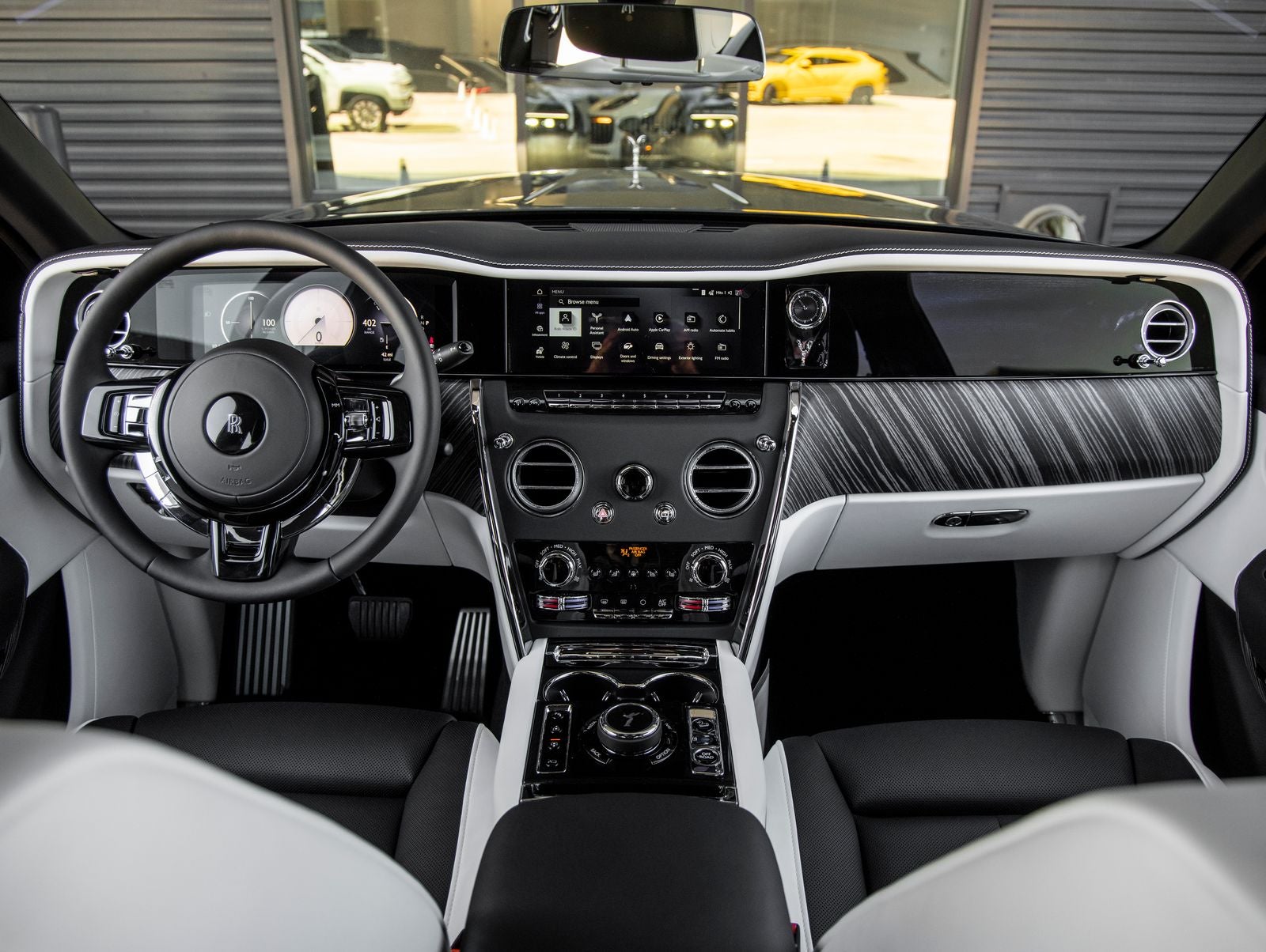 2027 Rolls-Royce Cullinan Base