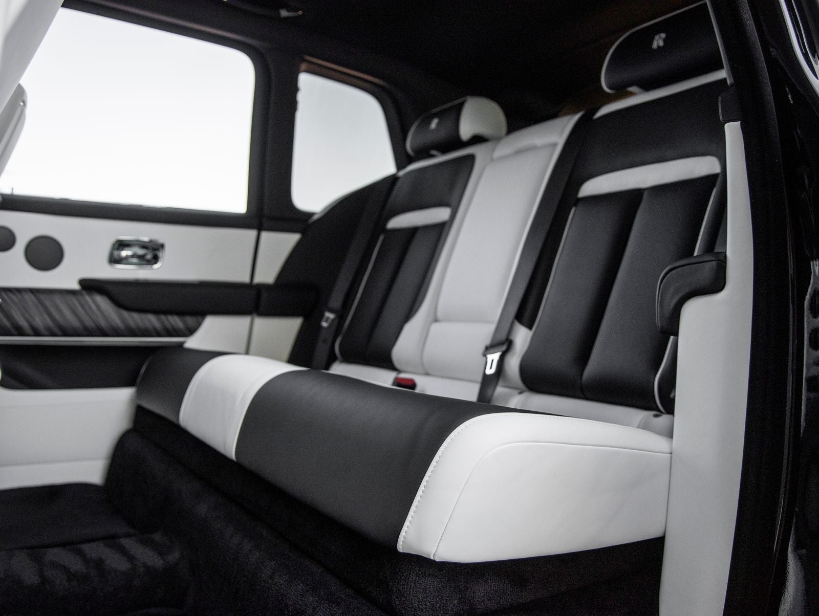 2027 Rolls-Royce Cullinan Base